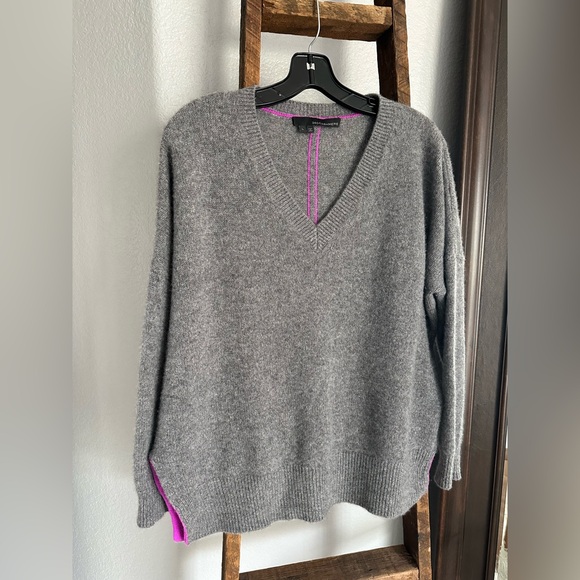 360 Cashmere Cozy Gray V-Neck Sweater, size large - Picture 3 of 14